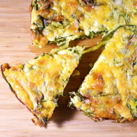 Low Calorie Quiche, French Quiche, Fresh Spinach Recipes, Crustless Spinach Quiche, Quiche Recipes Healthy, Crustless Quiche Recipe, Thm Diet, Healthy Quiche, Recipe Low Calorie