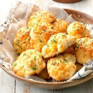 Sour Cream & Cheddar Biscuits Recipe: How to Make It Easy Cheesy Biscuits, Garlic Biscuits, Cheesy Biscuits, Zucchini Cheese, Cheesy Biscuit, Homemade Buttermilk Biscuits, Savoury Biscuits, Cheddar Biscuits, Cheese Biscuits