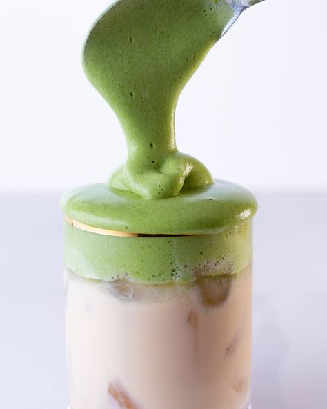 whipped dalgona matcha recipe Iced Matcha Tea, Whipped Matcha, Matcha Tea Recipes, Jade Leaf Matcha, Green Tea Leaf, Tea Forte, Cholesterol Foods, Whipped Coffee, Low Cholesterol Recipes