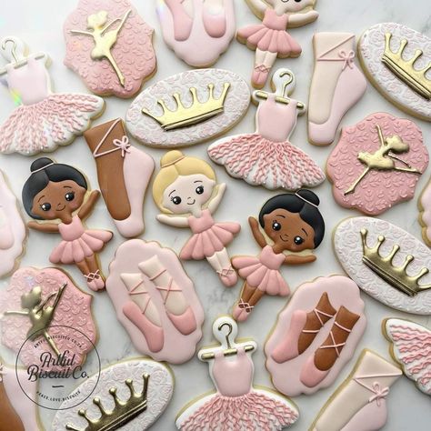 Ballerina Cookies Decorated, Nutcracker Ballet Cookies, Ballerina Decorated Cookies, Ballet Slipper Cookies Decorated, Ballet Cookies, Ballerina Party Plates, Baby Ballerina, Ballerina Cookies, Ballerina Cake