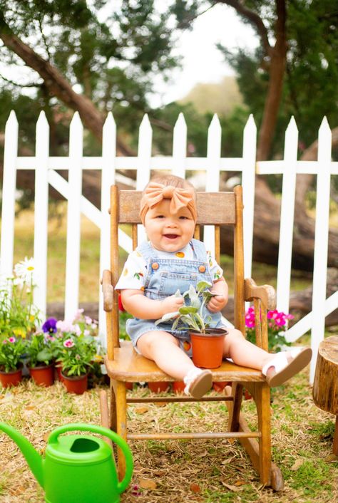 Baby photography Baby Spring Photoshoot, Spring Baby Photoshoot, Daycare Photos, Spring Baby Pictures, Balance Photography, Milestone Photography, Toddler Photoshoot, Baby Spring, Birthday Pics