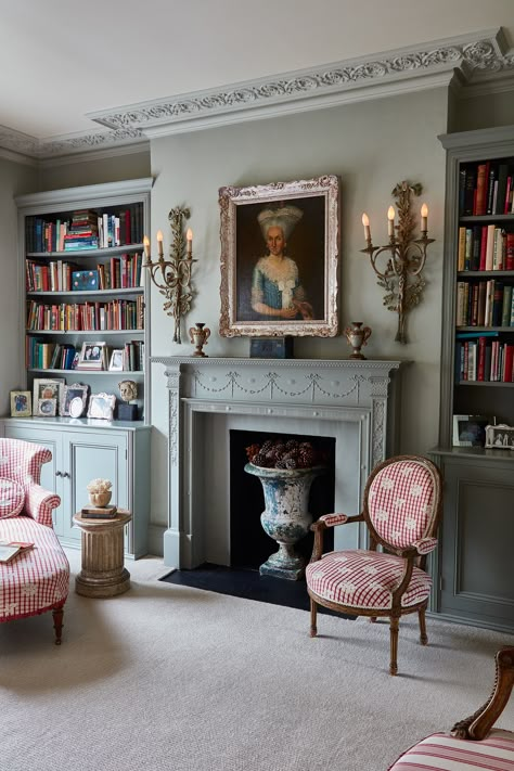 Christmas house: an eccentric English townhouse transformed for the festive season | Real Homes Georgian Interiors, Victorian Living Room, Flyers Design, Bunk Bed Designs, Country House Interior, Ideas Living Room, Bad Design, Living Room Decor Apartment, A Living Room