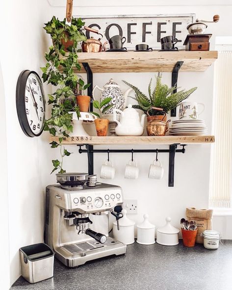 coffee bar ideas styling Coffee Bar In The Living Room, At Home Tea Bar, Diy Home Coffee Bar, Coffee Bar Boho, Tea Making Station, Coffee Space In Kitchen, Cafe Corner Home, Coffee Bar Home Modern, Coffee Corner In Kitchen