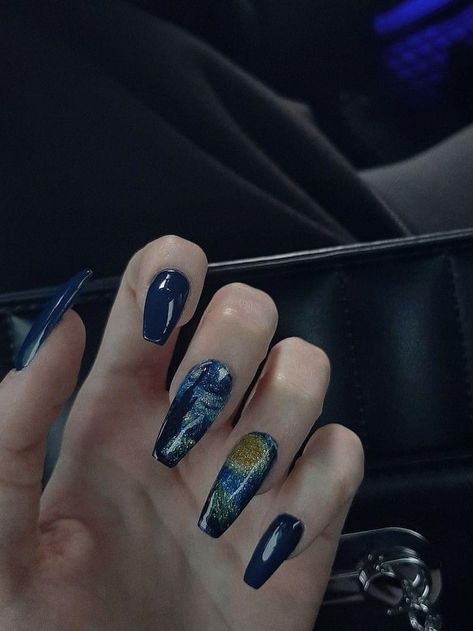 Starry Night Nails Van Gogh, Starry Night Nails Acrylic, Stary Night Nail Designs, Starry Night Nail Art, Van Gogh Nail Art, Dark Blue Star Nails, Dark Blue Nails With Design, Van Gogh Nails, Blue Long Nails