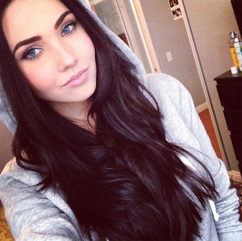 Black hair & blue eyes. What's prettier? I'm waiting... Black Hair With Blue Eyes, Black Hair With Blue, Hair With Blue Eyes, Blue Eyes Girl, Black Hair And Blue Eyes, Dark Hair Blue Eyes, Jessica Green, Black Hair Blue Eyes, Brunette Girl