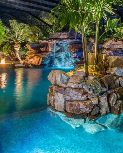 Pool Grotto, Pool Design Modern, Insane Pools, Luxury Pools Backyard, Dream Backyard Pool, Luxury Swimming Pools, Lagoon Pool, Indoor Swimming Pool, Lazy River