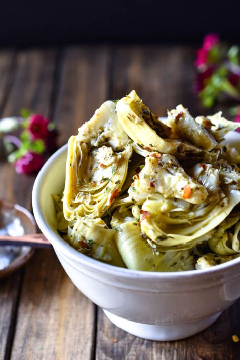 Marinated Recipes, Artichoke Heart Recipes, Marinated Artichokes, Garlic And Oil, Marinated Artichoke Hearts, British Desserts, Savory Herb, Artichoke Recipes, Sliced Baguette