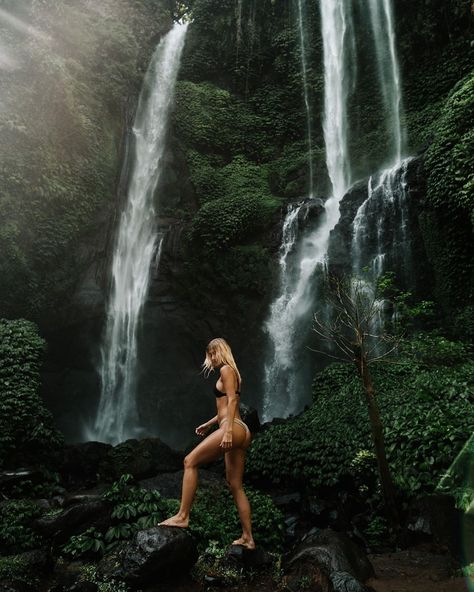 Rainforest Photoshoot, Jungle Photoshoot Ideas, Jungle Photoshoot, Waterfall Shoot, Waterfall Photoshoot, Jungle Pictures, Jungle Aesthetic, Bali Waterfalls, Swimsuits Photoshoot