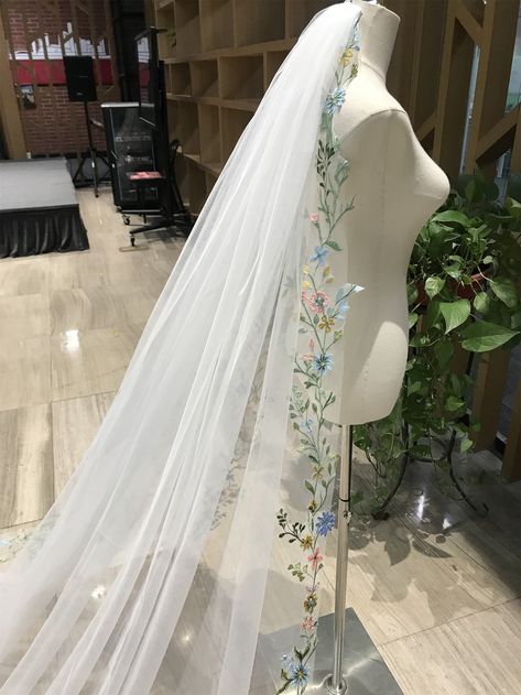 Long Veil With Flowers, Simple Wedding Viel, Nontraditional Veils, Fairytale Wedding Veil, Wild Flower Veil, Wedding Dresses Veil, Bridal Veil Embroidery, Wildflower Wedding Veil, Blue Flower Veil