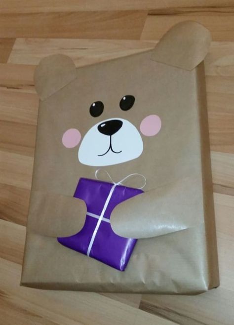 Joululahjat Diy, Kids Packaging, Gift Towers, Packaging Diy, Gifts Wrapping Diy, Bear Animal, Snowman Gifts, Creative Gift Wrapping, Diy Gift Wrapping