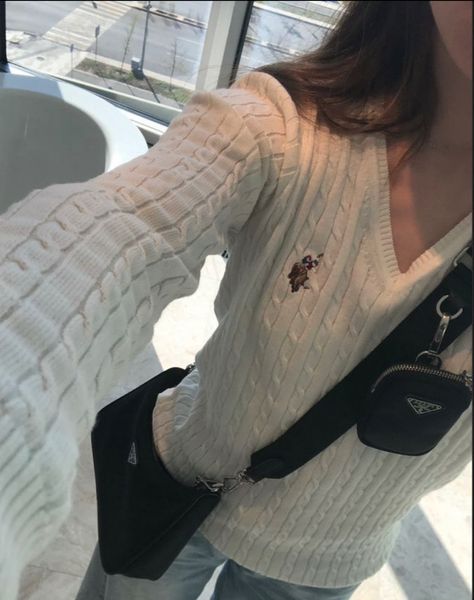 Polo Ralph Lauren Women Aesthetic, Polo Old Money Aesthetic, Uspa Polo Women Outfit, White Ralph Lauren Sweater Outfit, Polo Girl Aesthetic, Ralf Lauren Girl, Prada Old Money, Ralph Lauren Polo Shirt Outfit Women's, Ralf Lauren Women