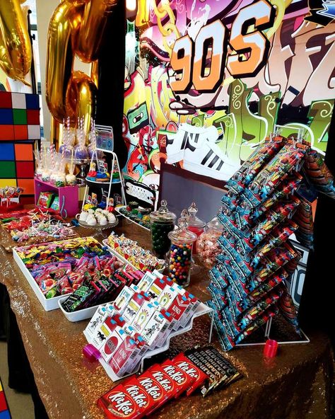 I love the 90's | CatchMyParty.com Born In The 80s Raised In The 90s Party, 90s Party Favors Goodie Bags, 90s Theme 40th Birthday Party Ideas, 90s Party For Men, 90s Themed Gender Reveal, 90s Kickback Party, 2000 Theme Party Ideas Men, Sweet 16 90s Theme Party Ideas, 90 Theme Birthday Party Ideas