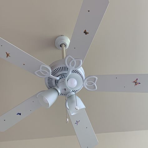 Ceiling Fan Decorations Diy, Ceiling Fan Ideas Bedroom, Ceiling Fan Aesthetic, Small Studio Apartment Decorating, Easy Diy Decor, Small Studio Apartment, Fan Decoration, Studio Apartment Decorating, Apartment Decorating