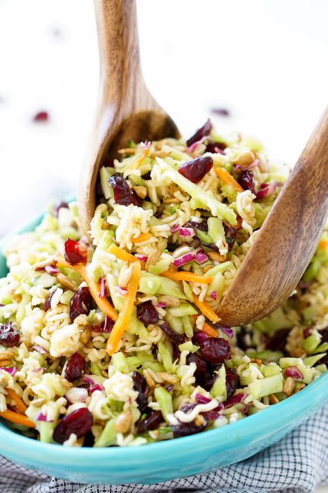 This Crunchy Ramen Noodle Salad is a light and delicious addition to your summer gatherings. No cooking required and it's ready in just 10 minutes! Crunchy Ramen Noodle Salad, Ramen Salad, Ramen Noodle Salad, Noodle Salad Recipes, Romaine Salad, Ramen Noodle Recipes, Grape Salad, Ramen Recipes, Ramen Noodle