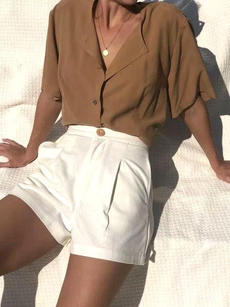 Vintage Summer Outfits, White Outfits For Women, Minimalist Moda, Moda Chic, Evening Outfits, Mode Inspo, White Outfits, Outfit Casual, Minimalist Outfit