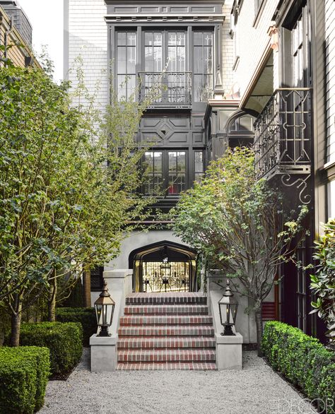 Bronze lanterns by Bevolo flank the front steps. Circular Dining Room, Ken Fulk, Rose Tarlow Melrose House, Exterior Facade, Cypress Grove, San Francisco Houses, Facade Lighting, Nature Architecture, London Street