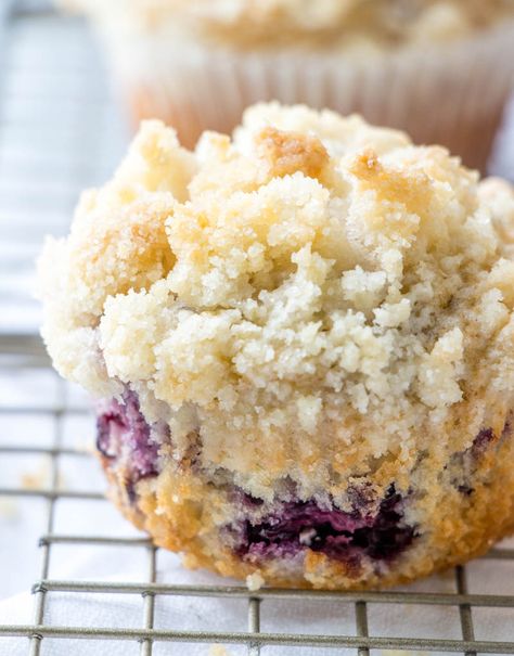 Blackberry Cobbler Muffins - 4 Sons 'R' Us Blackberry Muffins Easy, Blackberry Recipes Easy, Blackberry Muffin Recipe, Cobbler Muffins, Easy Breakfast Muffins, Blackberry Muffin, Blackberry Recipes, Raspberry Muffins, Brunch Bread