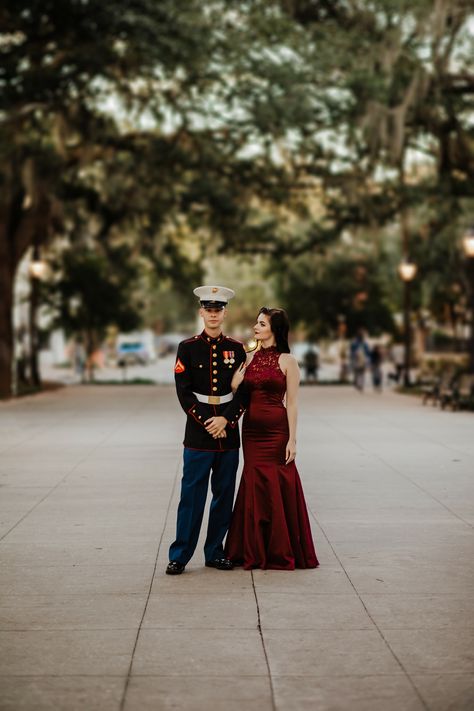 Marine Wedding Photos, Marine Ball Pictures, Military Graduation Outfit, Marine Photoshoot, Army Photoshoot, Marine Boyfriend, Marines Dress Blues, Marine Corps Wedding, Marine Core