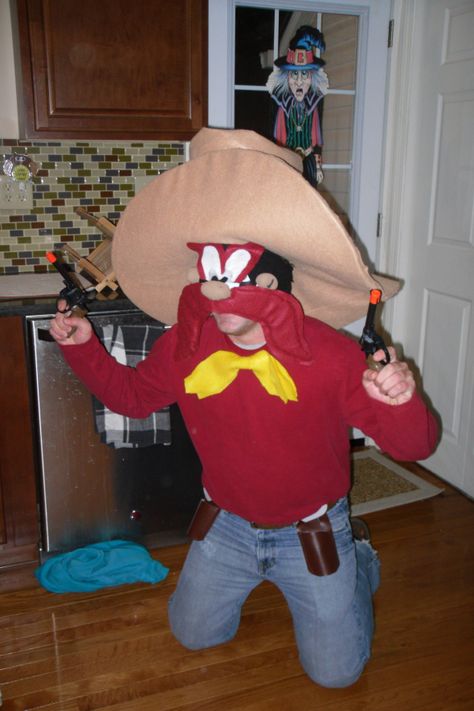 Punny Halloween Costumes, Clever Costumes, Yosemite Sam, Couples Halloween Outfits, Homemade Halloween Costumes, Anime Halloween, Holiday Costumes, Unique Costumes, Halloween Costume Outfits