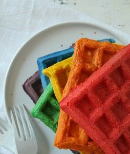 Rainbow Waffles might even be as good as letter pancakes! Pride Food, Rainbow Foods, Rainbow Pancakes, Rainbow Waffles, Rainbow Desserts, Rainbow Stuff, Streusel Muffins, I Am Baker, Rainbow Food