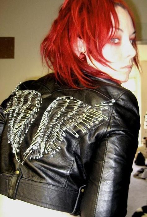 Safety pins wings on a leather jacket Safety Pin Wings Jacket, Pins On Leather Jacket, Safety Pin Wings, Leather Jacket Pins, Punk Leather Jacket Diy, Punk Jacket Back, Punk Jacket Ideas, Safety Pin Jacket, Safety Pins Fashion