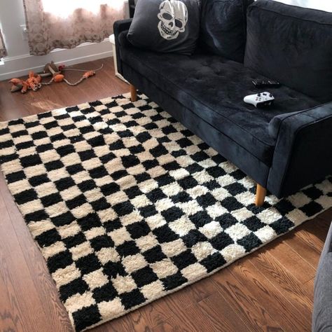 Off White Rug, Dekor Diy, Checkered Rug, Rug Black, Dream House Decor, Room Aesthetic, Beni Ourain, White Rug, Apartment Living