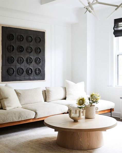 Julia Alexander on Instagram: “What makes a neutral scheme look effortless? Well lots of fabulous tips perfectly demonstrated here... . • G r a d u a t e n e u t r a l s…” Prewar Apartment, Minimalism Living, Croft House, Open Floor House Plans, White Sofa, Condo Ideas, Interior Minimalista, Futuristic Furniture, Design Salon