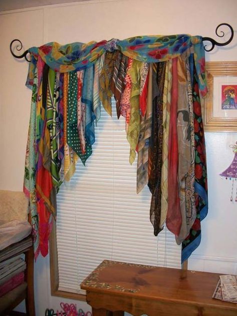 Diy Beaded Curtain How To Make, Scarf Curtain Ideas, Diy Beaded Curtain, Diy Window Valance Ideas, Diy Hippie Decor, Boho Decor Diy Cheap, Diy Window Valance, Scarf Curtains, Diy Valance