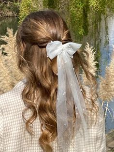 Bride Hair With Bow, Half Up Half Down Wedding Hair With Bow, Wedding Hairstyles With Bow, Bridal Hair With Bow, Cute Homecoming Hair, Races Hair, Hairstyles For Formal, Bridal Hair Bow, Wedding Hair Bow