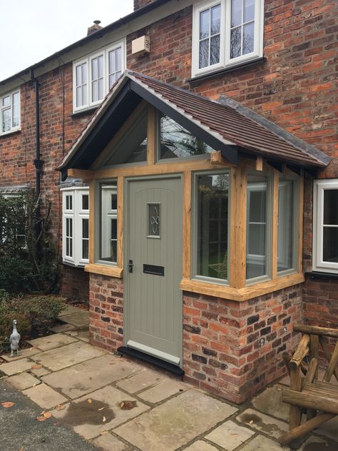 New oak framed porch on Cheshire cottage Porch Extension Ideas, Porch Designs Uk, Small Enclosed Porch, Porch Roof Design, Oak Porch, Porch Extension, Sas Entree, Timber Frame Porch, Porch Ideas Uk