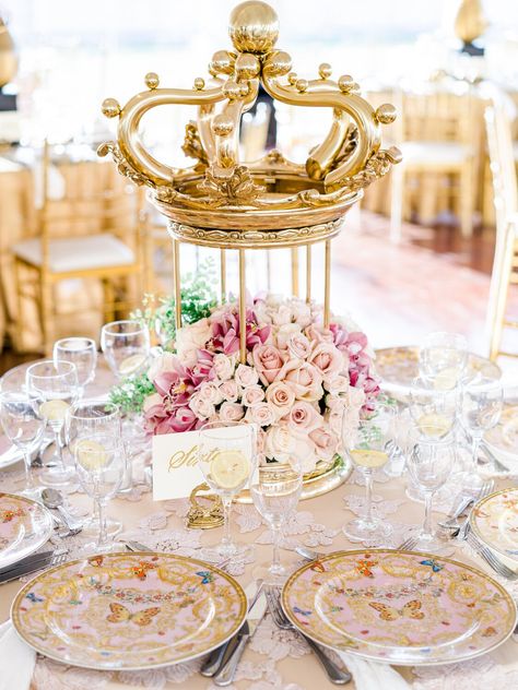 Fairytale Theme Wedding Decor Reception Ideas, Princess Wedding Reception, Castle Wedding Centerpieces, Castle Centerpiece Ideas, Castle Theme Wedding, Castle Wedding Table Decor, Castle Wedding Theme, Aurora Quince, Fairy Tale Wedding Table Numbers