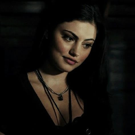 #secretcircle Phoebe Tonkin Faye, Faye Chamberlain Aesthetic, Faye Chamberlain Icons, The Secret Circle Faye, Xmen 2000, Actress Face Claims, Phoebe Tonkin Aesthetic, Hailey Marshall, Faye Chamberlain