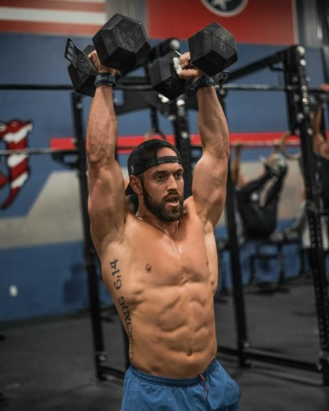 Rich Froning, The "Fittest Man in History", Credits This Diet Change for Transforming His Body Men Working Out, Crossfit Body Transformation, Mens Weightlifting Routine, Power Lifter Physique, Weight Lifters, Crossfit Men, Rich Froning, Crossfit Body, Powerlifting Training