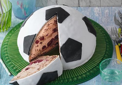 Soccer Birthday Cakes, Football Birthday Cake, Soccer Birthday, Football Birthday, Kids Birthday Party, Kids Party, Kids Birthday, Fondant, Sweet Tooth