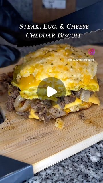 Egg And Cheese Sliders, Breakfast Steak, Chefs Recipes, Cheese Cheddar, Cheddar Biscuits, Egg Cheese, Egg And Cheese, Instagram Breakfast, Cheese Biscuits