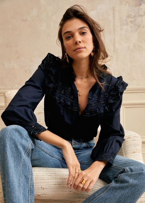 Chemise Celina - Marine - Coton Biologique - Sézane Winter Style Inspiration, Body Sweat, Professional Outfit, Silk Shirts, Office Chic, Style Inspiration Winter, Pretty Blouses, Romantic Flowers, Look After Yourself