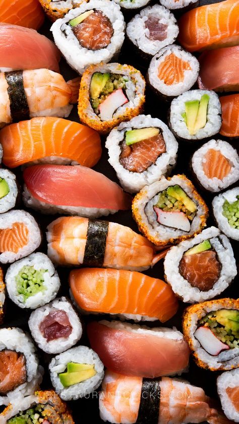 Sushi goes much beyond its initial impression of raw fish and rice and may be the most famous Japanese dish. We have compiled a ranking of the absolute best sushi rolls you can get, so you never need to worry again. Best Sushi Rolls, Types Of Sushi Rolls, Fried Sushi, Kinds Of Sushi, Salmon Sushi Rolls, Sushi Sauce, Sushi Recipes Homemade, Shrimp Sushi, Vegetarian Sushi