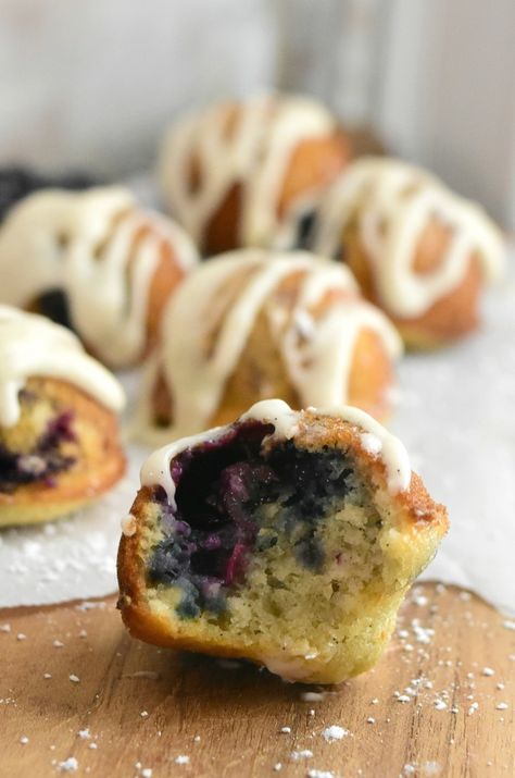 soft baked donut holes Healthy Blueberry Donut Recipe, Blueberry Donut Holes, Blueberry Baked Donut Recipes, Baked Blueberry Cake Donut Recipe, Blueberry Doughnuts, Baked Donut Holes, Hearty Breakfast Recipes, Lemon Blueberry Donuts – 1 Ww Smart Point!, Donut Hole Recipe