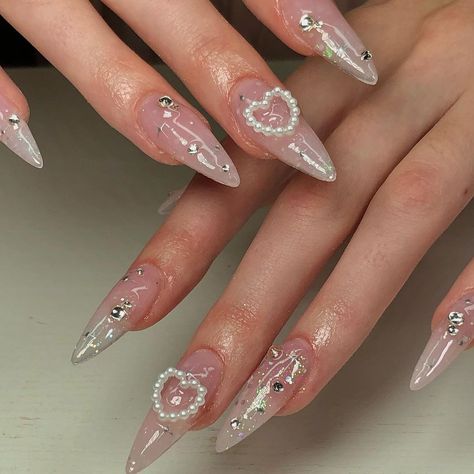 40 Best 2000s Nails to Inspire You Asian Nails, Pretty Gel Nails, Pearl Nails, Soft Nails, Gem Nails, Kawaii Nails, Stick On Nails, Dream Nails, Nail Accessories