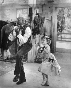 One of the most memorable moments from Shirley Temple's movies - dancing with Bill "Bojangles" Robinson. Modern Dans, Classic Dance, Shirley Temple Black, Jitterbug, Lindy Hop, Dance Like No One Is Watching, Shall We Dance, She Movie, Tap Dance