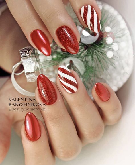 Red Candy Cane Nails, Christmas Candy Cane Nails, Christmas Nails Candy Cane, Candy Cane Nail Designs, Candy Cane Christmas Nails, Holidays Nails, Christmas Nails Glitter, Nail Therapy, Christmas Nail Art Ideas