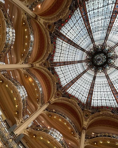 Palais Garnier Galeries Lafayette Mur des je t’aime Place du tertre Place du trocadero Sacre coeur Saint Chapelle #paris Place Du Tertre, Galeries Lafayette, Paris, Instagram