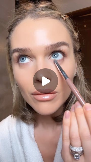 Makeup on Instagram: "Dinner eyes tutorial 😍 @ginemargrethe" Dinner Makeup Night Tutorial, Dinner Makeup Look, Eyeshadow Tips, Eye Tutorial, Eye Makeup Tutorial, Maquillaje De Ojos, Makeup Tutorial, Hair And Nails, Eye Makeup