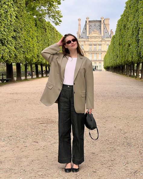 Camille Pidoux (@camille_pidoux) • Instagram photos and videos Spring Looks, Minimalist Outfit, Cat Mom, Paris, My Style, Instagram Photos, Photo And Video, Instagram Photo, Photography