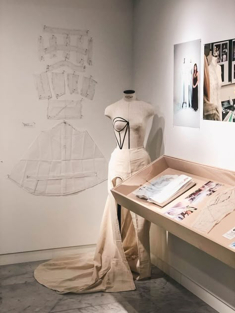 Design Studio Workspace, Fashion Institute Of Technology, Fashion Dream Job, Fashion Designer Studio, Fashion Jobs, Sewing Room Design, Fashion Student, Fashion Design Sketchbook, Fashion Design Portfolio