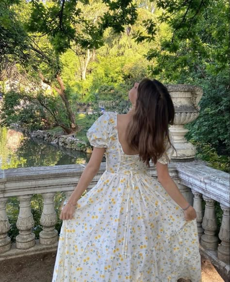 Gold Dress Aesthetic, Waterfall Picture Ideas, Long Dress Y2k, Little Women Style, Short Spring Dresses, Floral Dress Aesthetic, Summer Photo Inspiration, Frock Photos, Gold Floral Dress