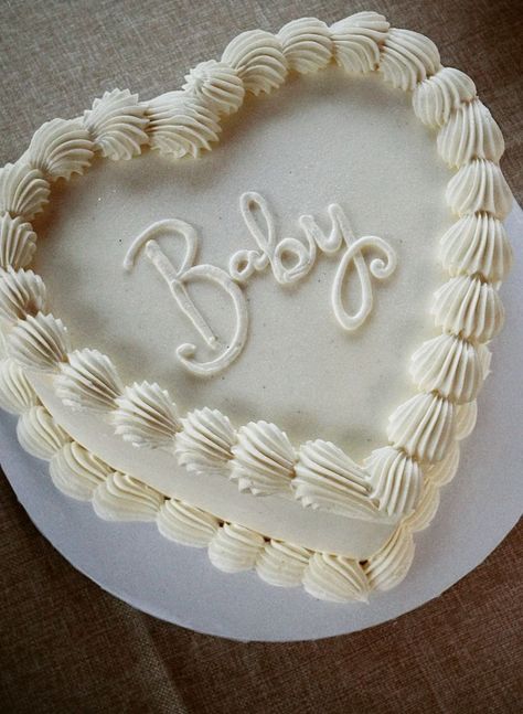 Baby Cake Gender Reveal, Aesthetic Gender Reveal Ideas, Heart Shaped Gender Reveal Cake, All White Gender Reveal Cake, Intimate Gender Reveal Cake, Baby Cake Announcement, Gender Reveal Heart Cake, Gender Reveal White Cake, Minimalist Gender Reveal Cake