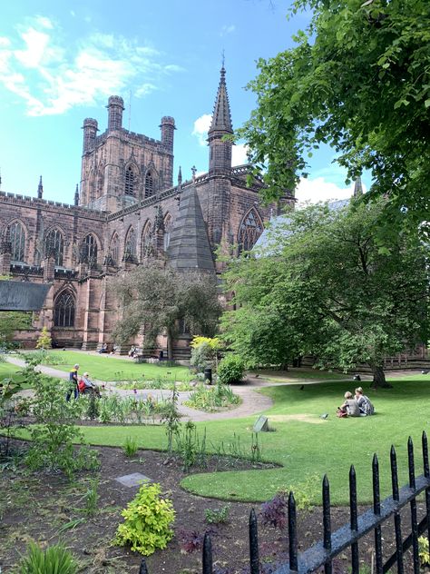 A day in Chester Chester Uk England Uk, Aesthetic England, Chester Cathedral, Ideal Aesthetic, Gothic Cathedrals, Cathedral Architecture, Cathedral Church, Church Building, Photography Wallpaper