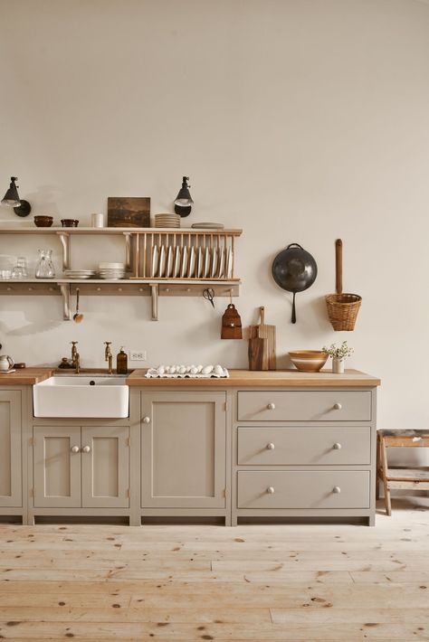 Casa Cook, Devol Kitchens, Farm Kitchen, Shaker Kitchen, Up House, Kitchen Color, Cottage Kitchen, Kitchen Shelves, Making Room