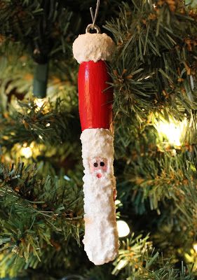 Diy Santa Ornaments, Clothes Pin Ornaments, Pin Ornaments, Clothespin Ornaments, Christmas Clothespins, Clothes Pin Dolls, Clothespin Crafts, Diy Santa, Santa Crafts